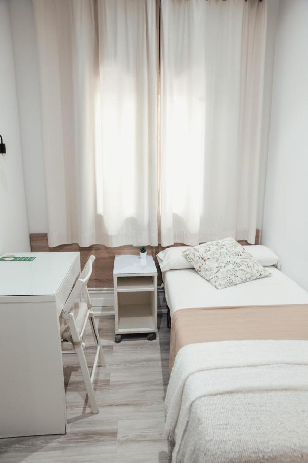 Hostal Ruta De Francia Барселона Екстер'єр фото
