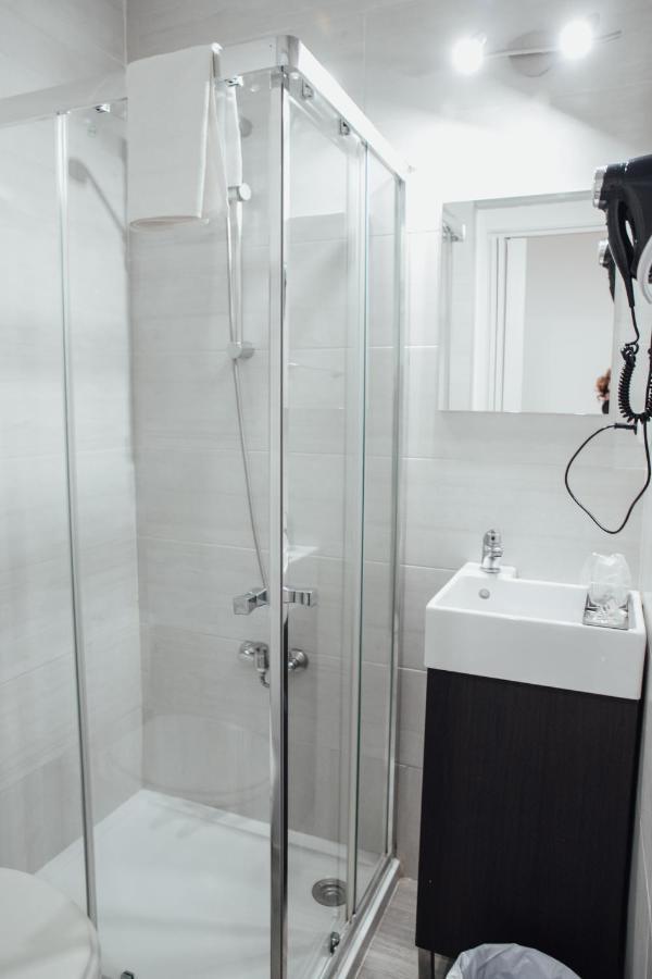 Hostal Ruta De Francia Барселона Екстер'єр фото