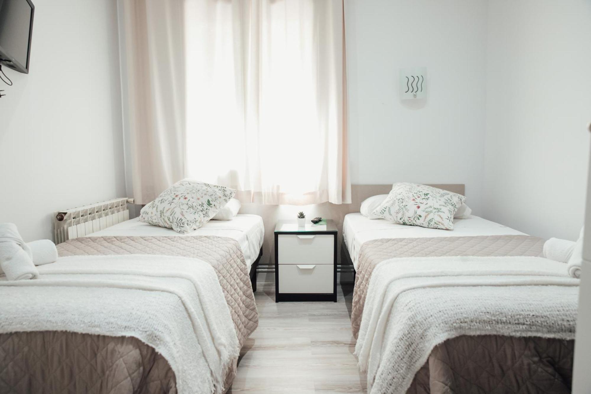 Hostal Ruta De Francia Барселона Екстер'єр фото