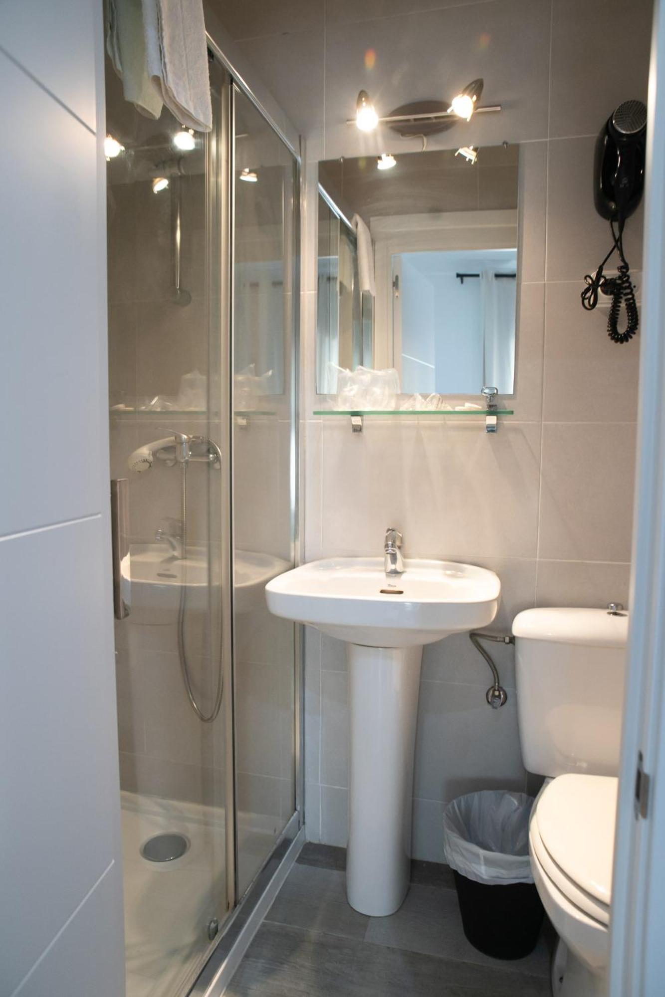 Hostal Ruta De Francia Барселона Екстер'єр фото