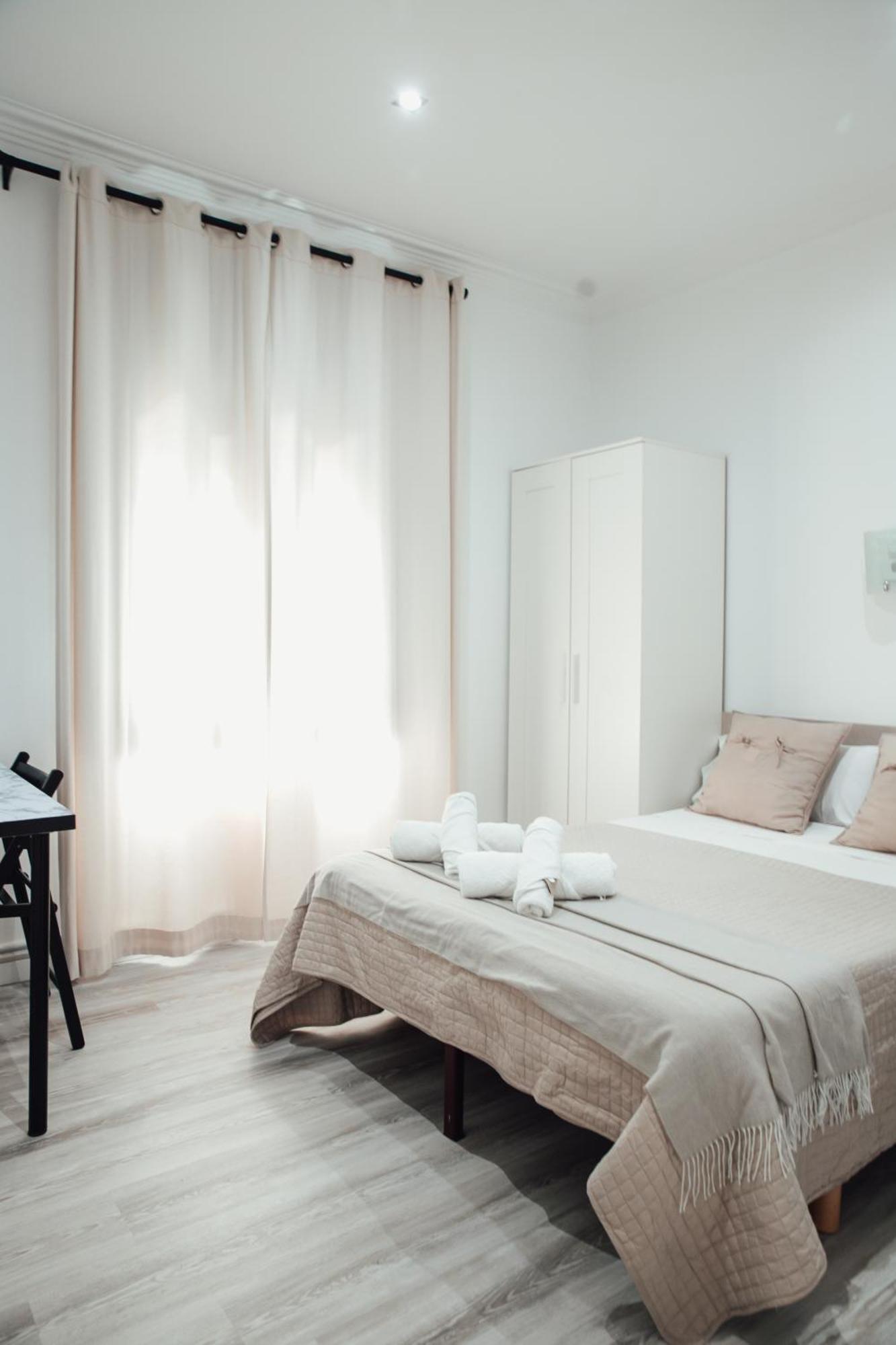 Hostal Ruta De Francia Барселона Екстер'єр фото