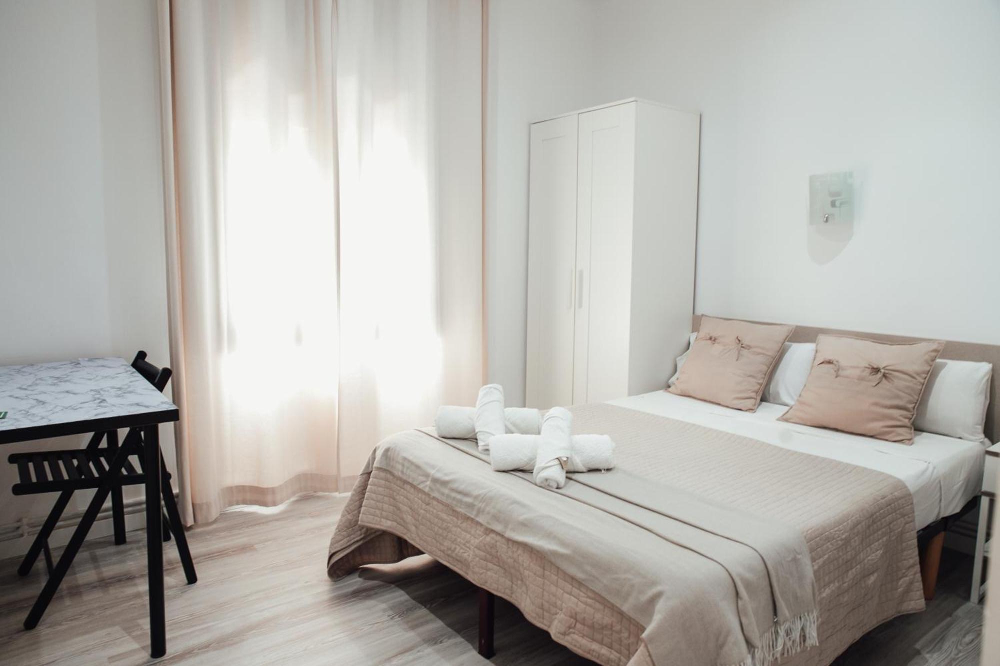 Hostal Ruta De Francia Барселона Екстер'єр фото