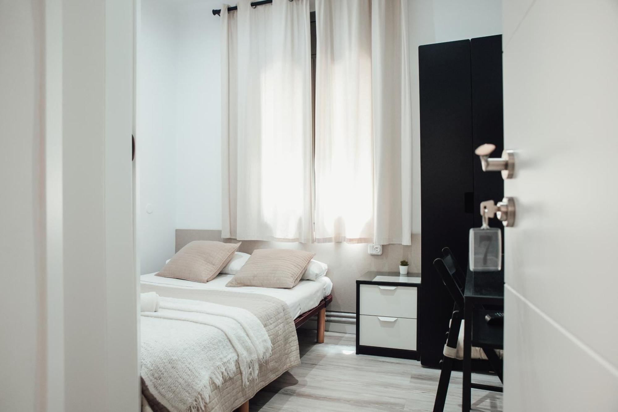 Hostal Ruta De Francia Барселона Екстер'єр фото