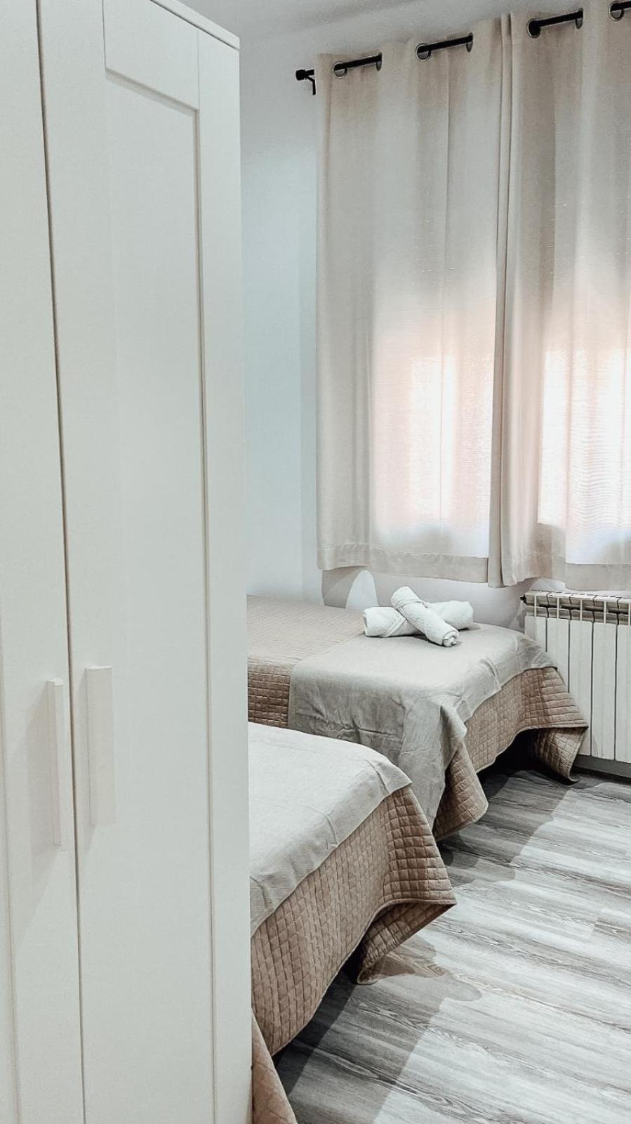 Hostal Ruta De Francia Барселона Екстер'єр фото