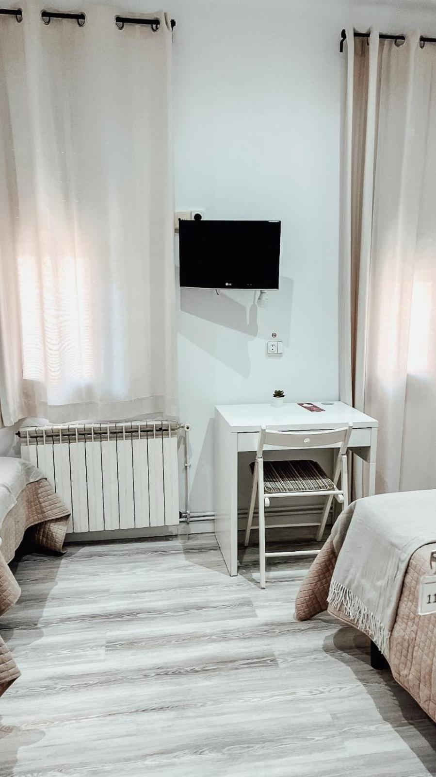 Hostal Ruta De Francia Барселона Екстер'єр фото