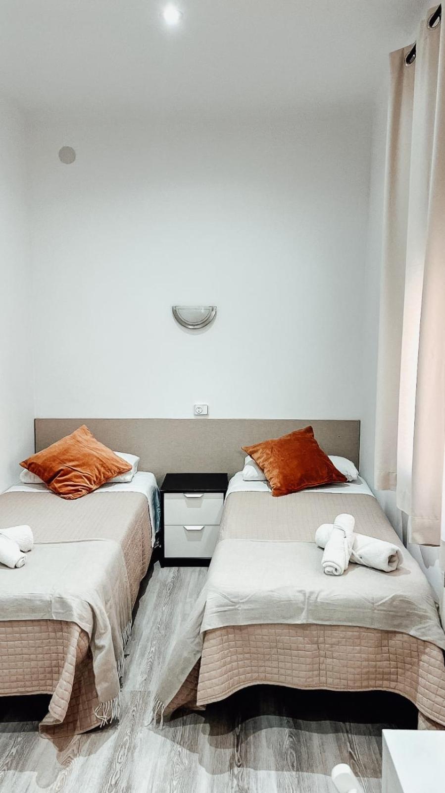 Hostal Ruta De Francia Барселона Екстер'єр фото