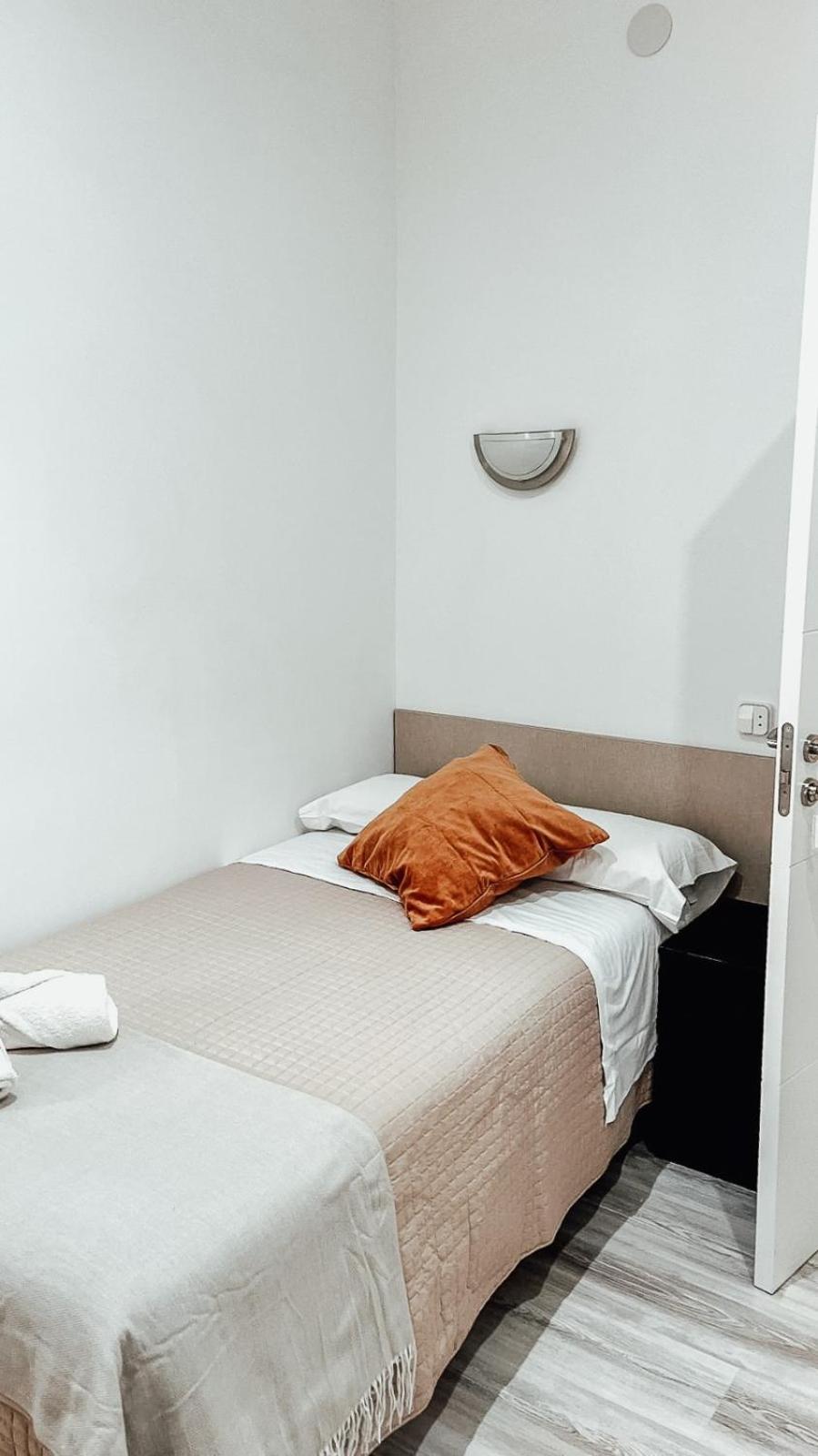 Hostal Ruta De Francia Барселона Екстер'єр фото