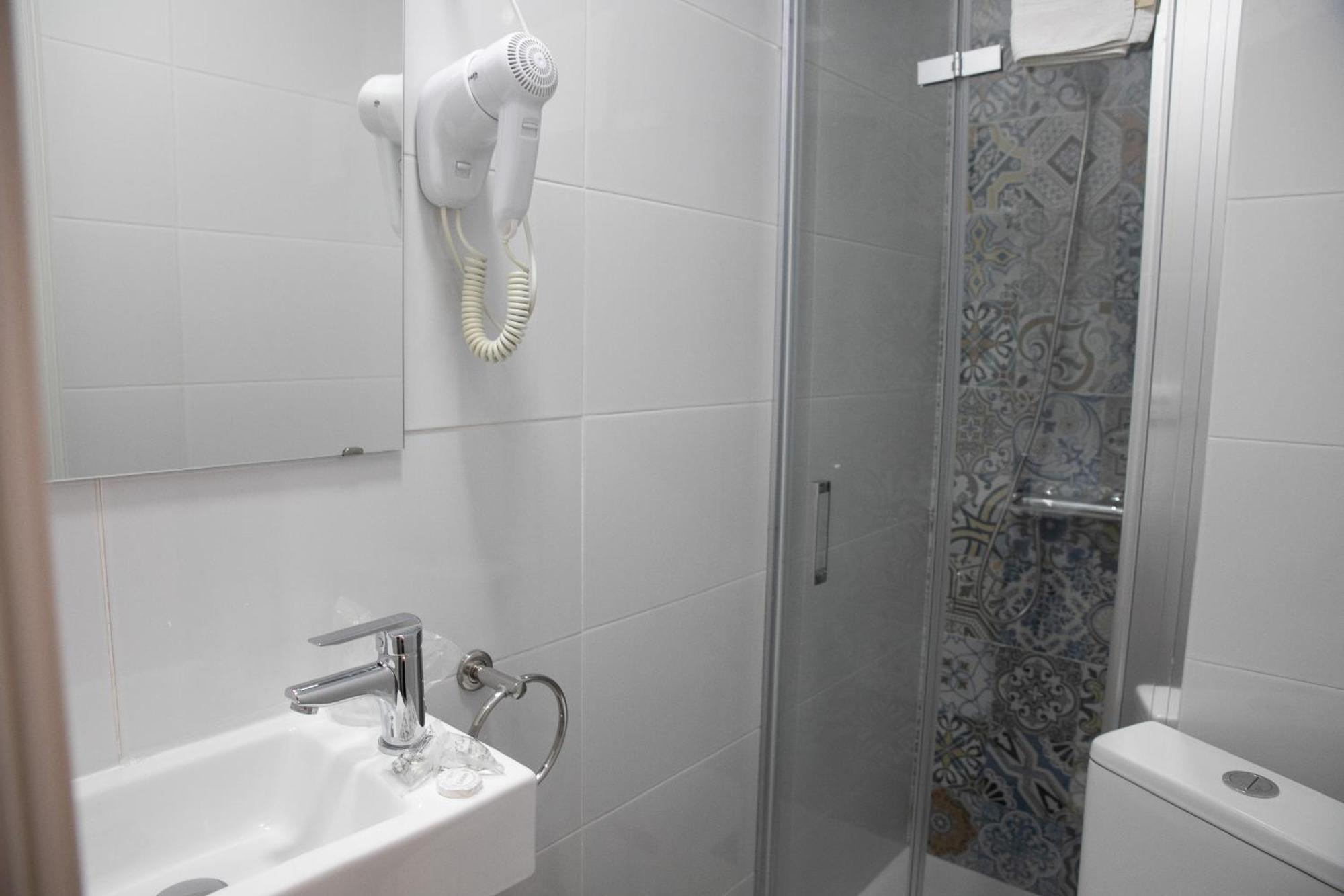 Hostal Ruta De Francia Барселона Екстер'єр фото